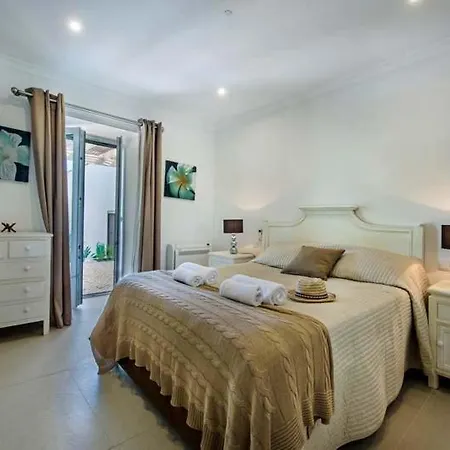 فيلة Almancil Sleeps 10 Pool Wifi T693752